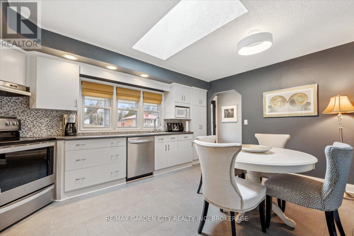 13 Lorimer Street, Pelham, Ontario  L0S 1E3 - Photo 11 - X12133582