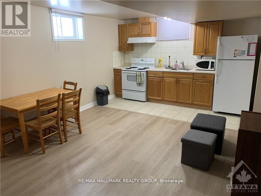 1721 Queensdale Avenue, Ottawa, Ontario  K1T 1J5 - Photo 3 - X12146584
