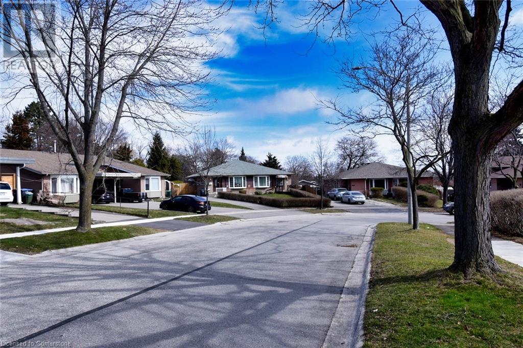 Property at 2055 FONTWELL Crescent image 3