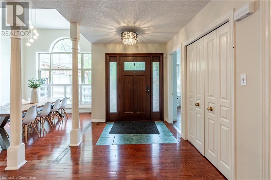 Property at 632 BAYHAMPTON Crescent image 3