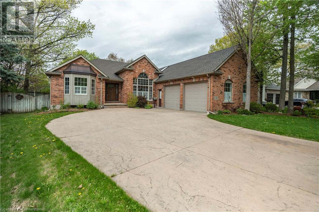 Property at 632 BAYHAMPTON Crescent image 1