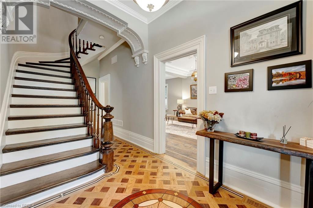 Property at 214 GRAND RIVER Street N image 4