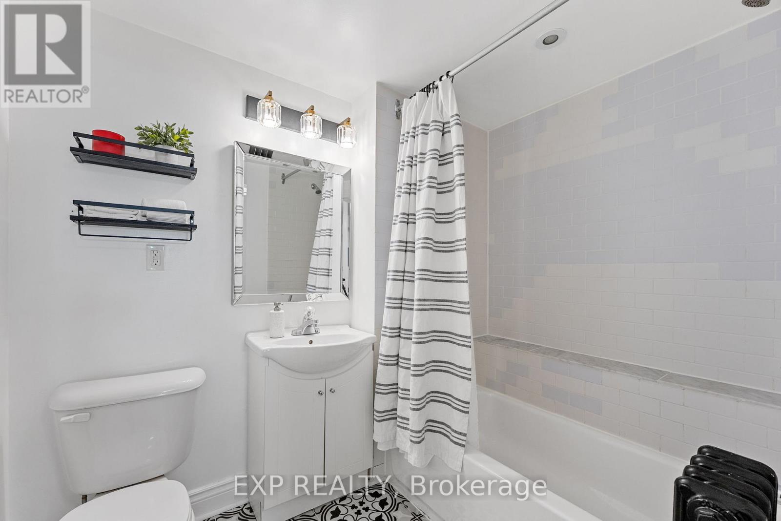 57 Montrose Avenue, Toronto, Ontario  M6J 2T6 - Photo 36 - C12146633