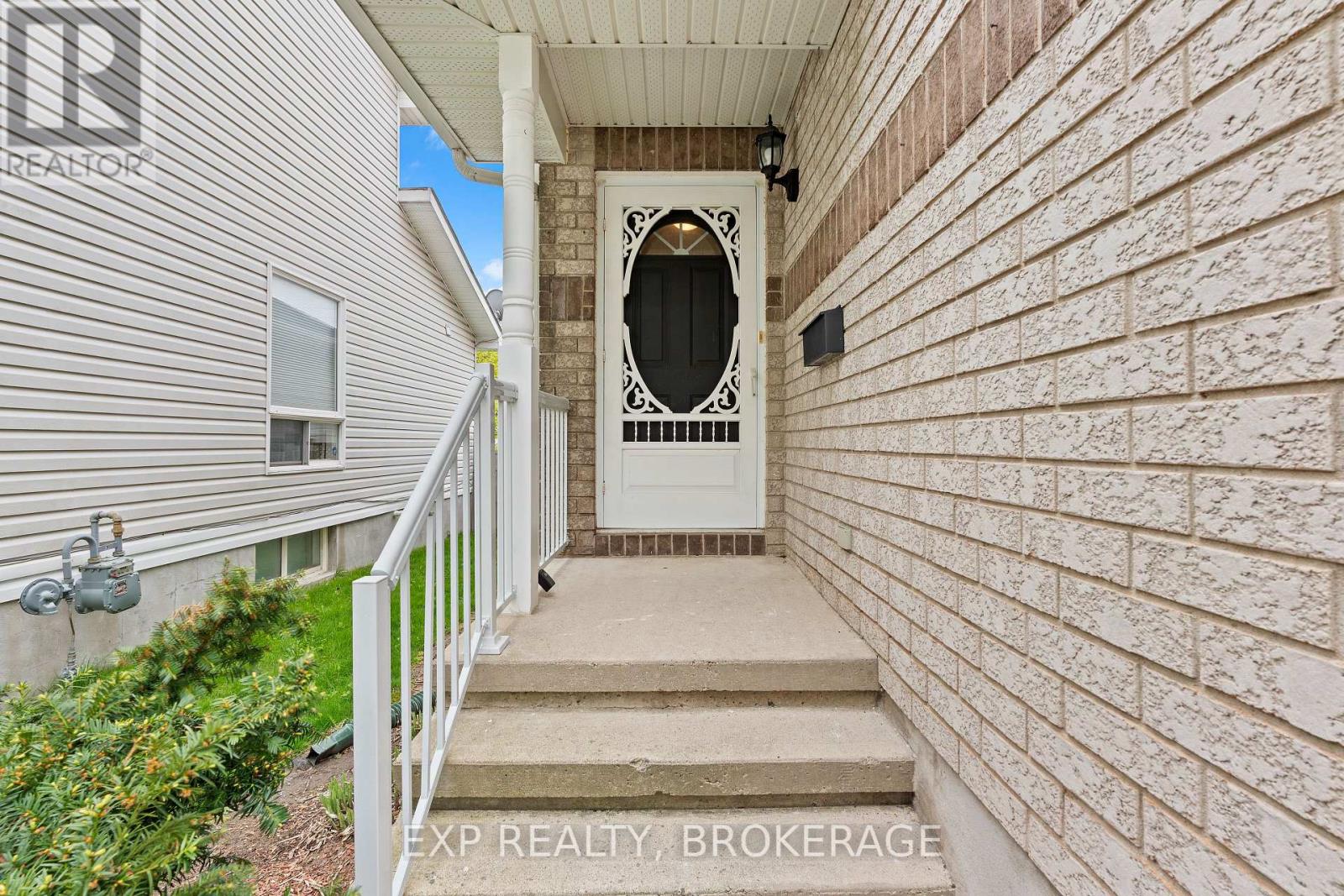 435 Fieldstone Drive, Kingston, Ontario  K7K 7E2 - Photo 5 - X12146843