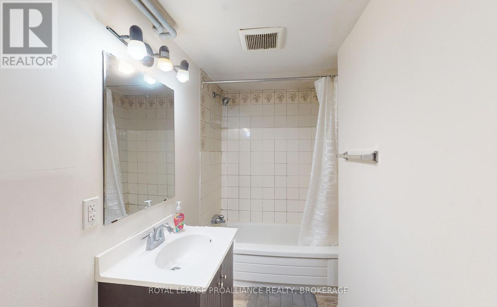 271-273 Rideau Street, Kingston, Ontario  K7K 3A7 - Photo 15 - X12146864