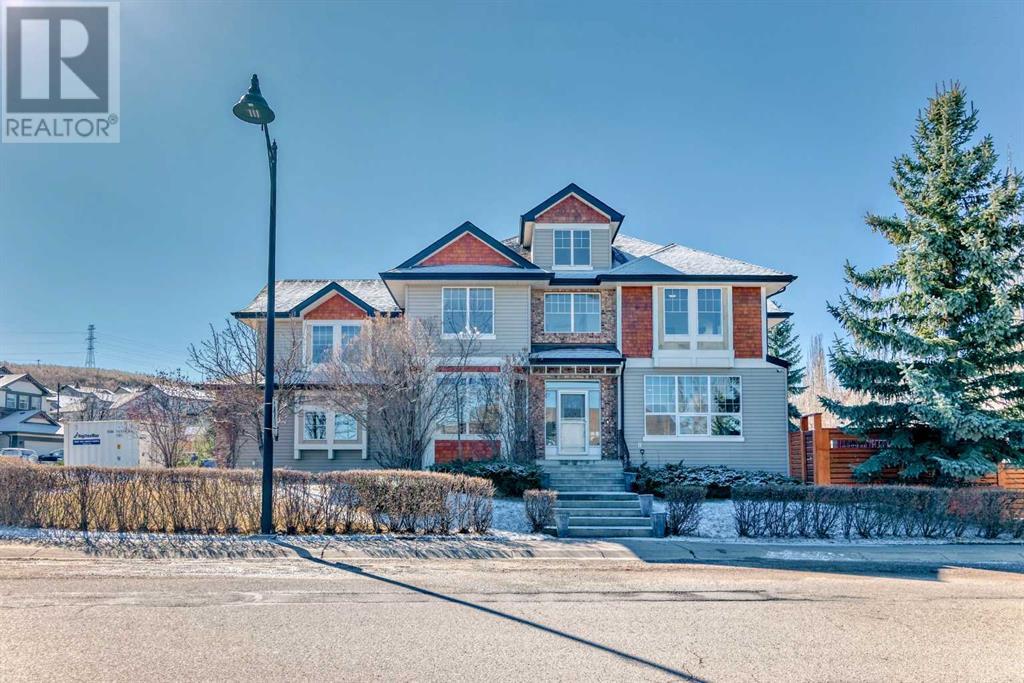 Property at 7 Crestmont Drive SW image 2