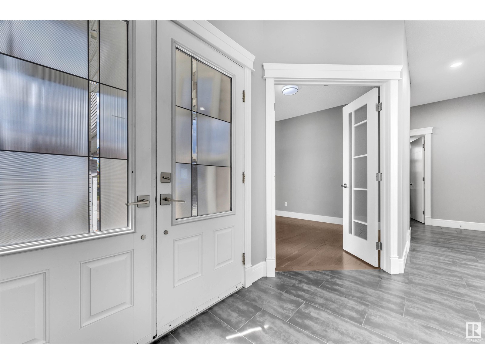 Property at 2211 22 ST NW image 3