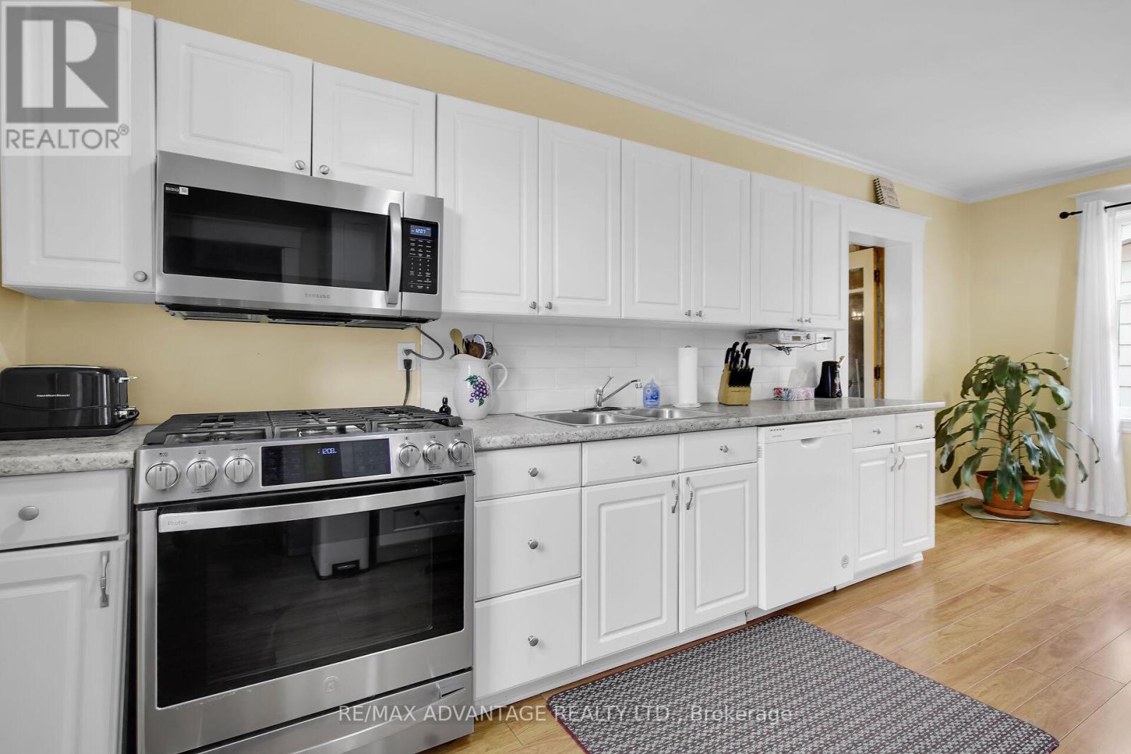 Photo 20 of 42 for 47 Barwick Street
