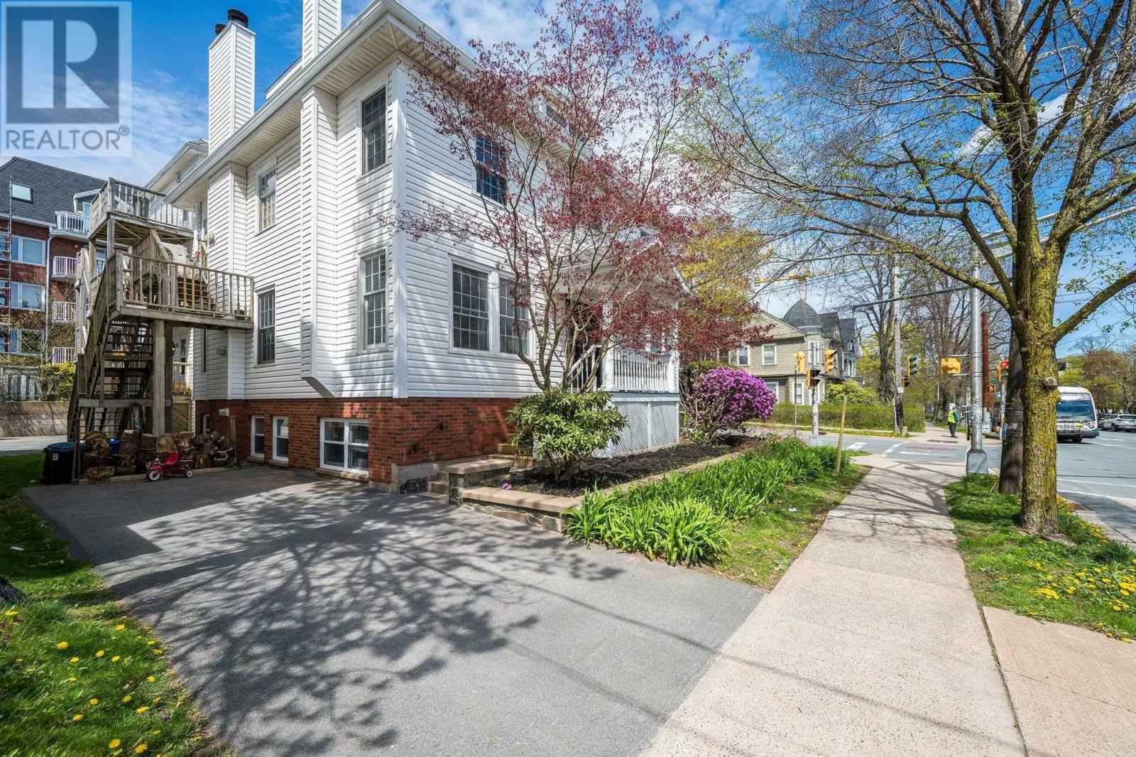 Property at 5785 Inglis Street image 3