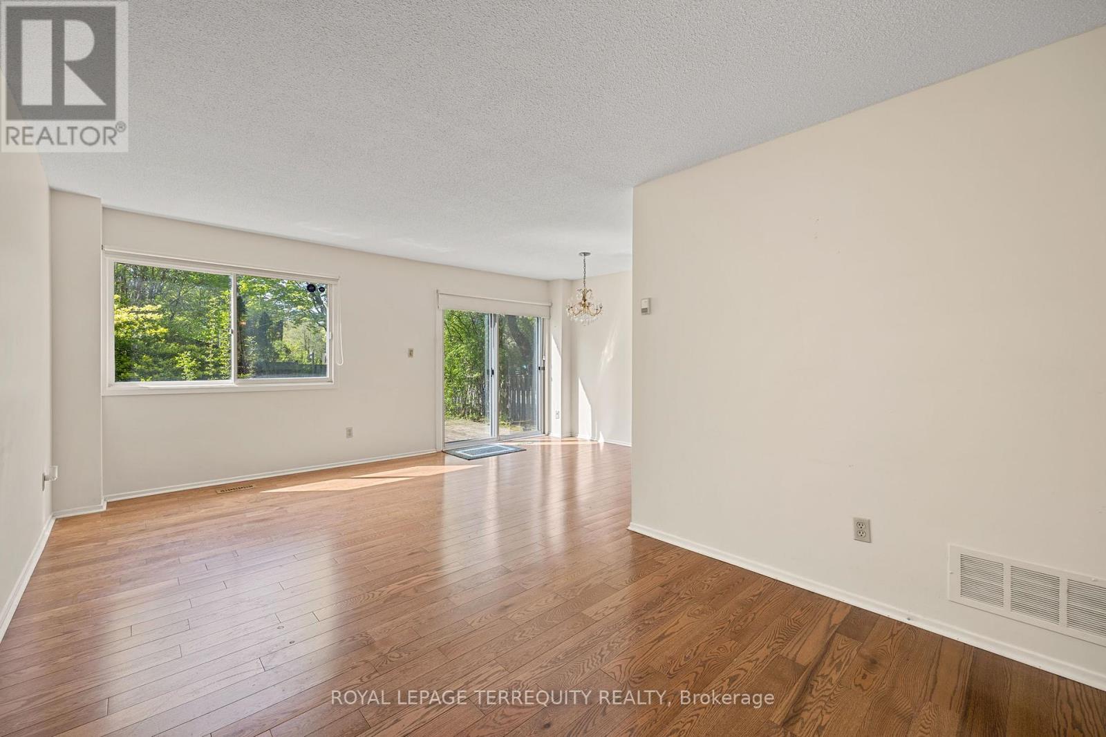 2 Baywood Court, Markham, Ontario  L3T 5W3 - Photo 9 - N12146626