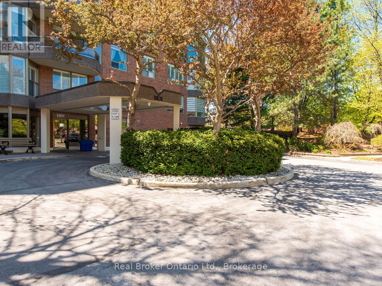 502 - 1901 Pilgrims Way, Oakville, Ontario  L6M 2W9 - Photo 2 - W12146893