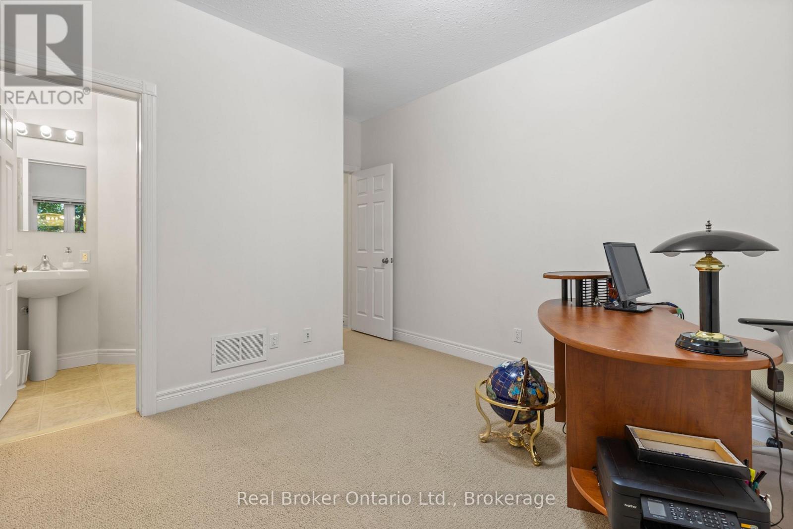 45 Pioneer Tower Crescent, Kitchener, Ontario  N2P 2L2 - Photo 16 - X12146830