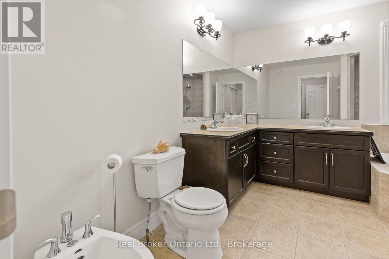 45 Pioneer Tower Crescent, Kitchener, Ontario  N2P 2L2 - Photo 22 - X12146830