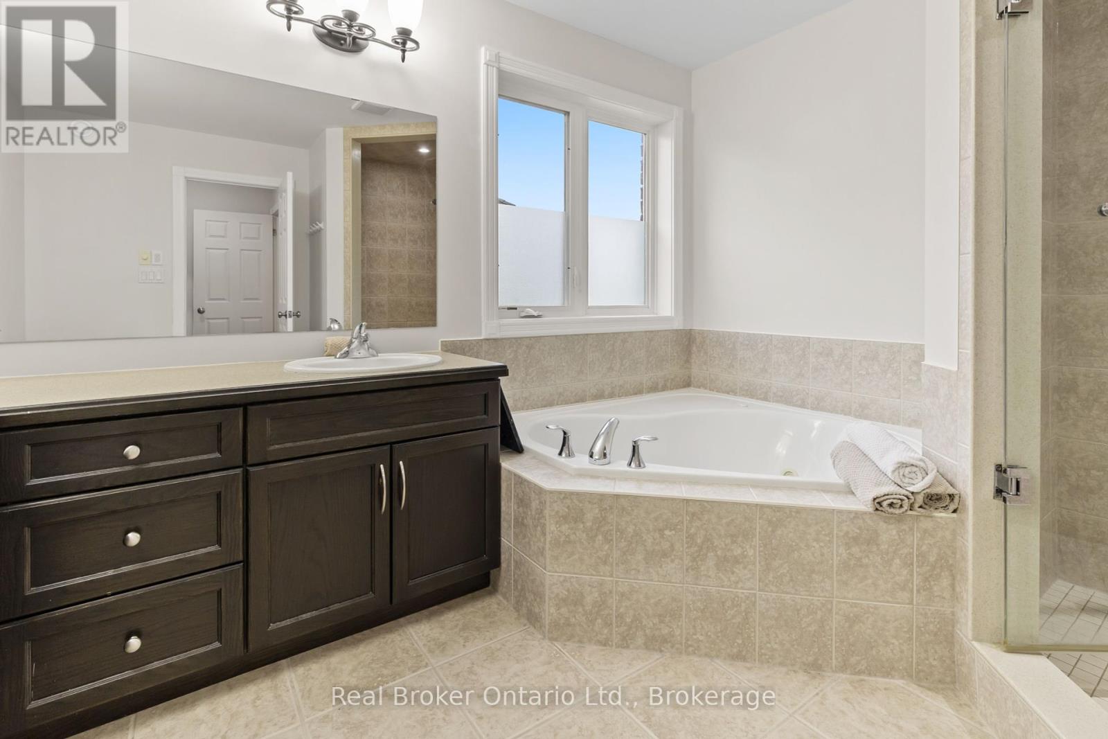 45 Pioneer Tower Crescent, Kitchener, Ontario  N2P 2L2 - Photo 23 - X12146830