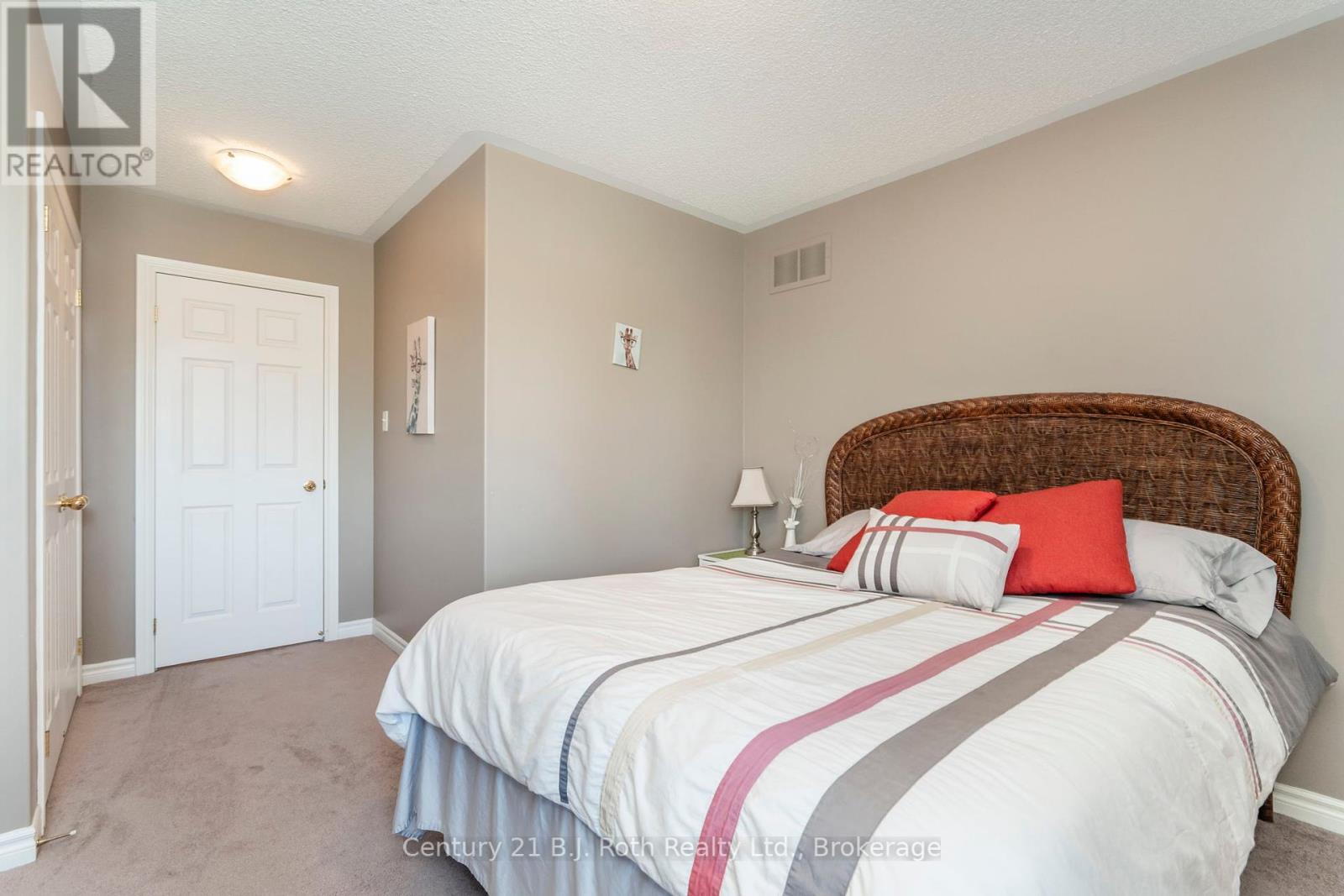 5 Knox Drive, Springwater, Ontario  L0L 1P0 - Photo 19 - S12146724
