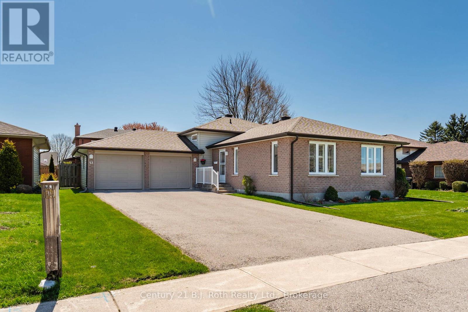 13 ARCHER CRESCENT, Springwater, Ontario