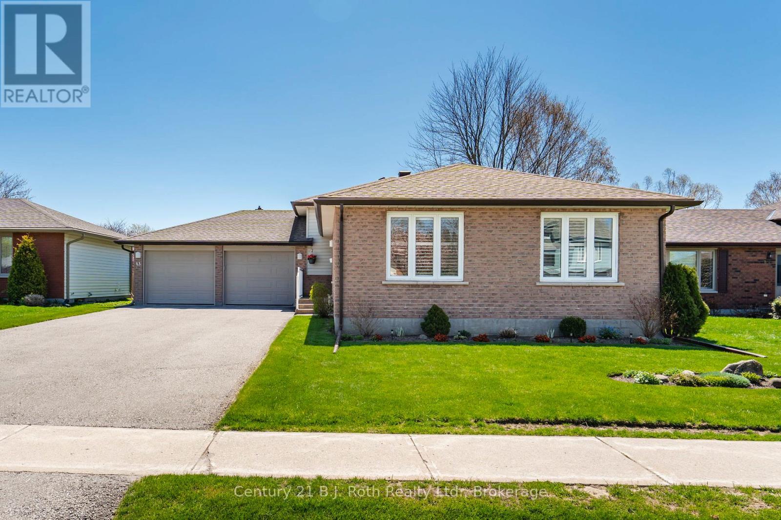 13 Archer Crescent, Springwater, Ontario  L0L 1P0 - Photo 2 - S12146730