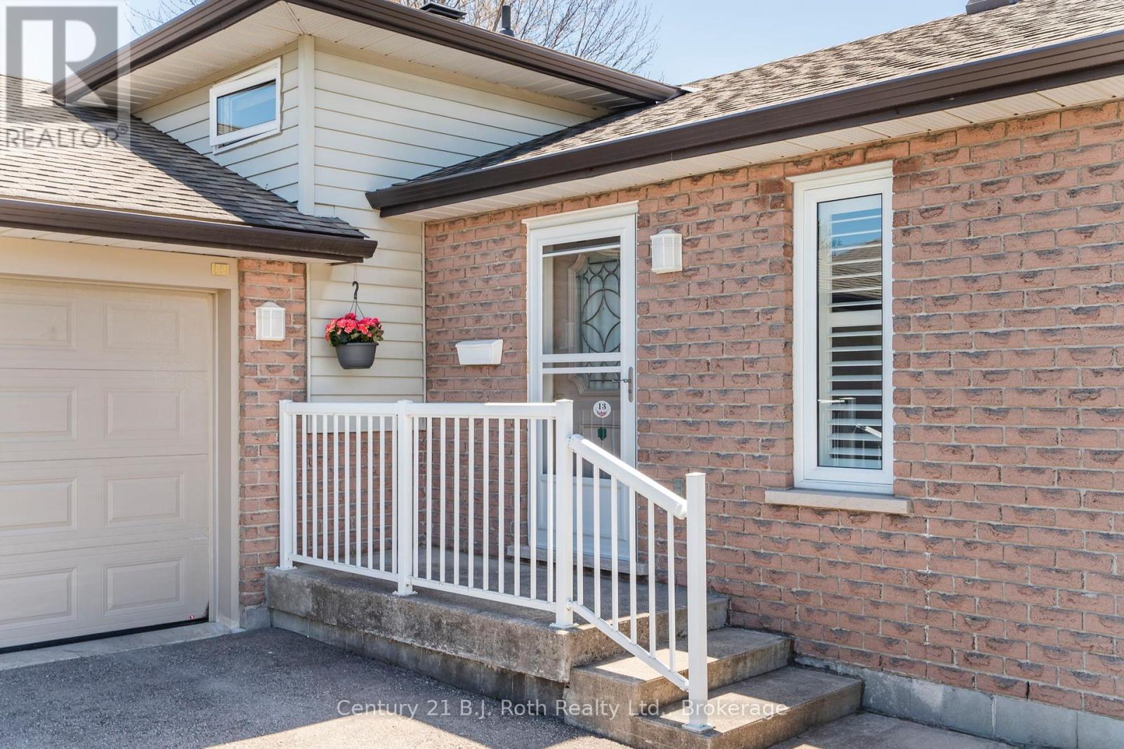 13 Archer Crescent, Springwater, Ontario  L0L 1P0 - Photo 3 - S12146730