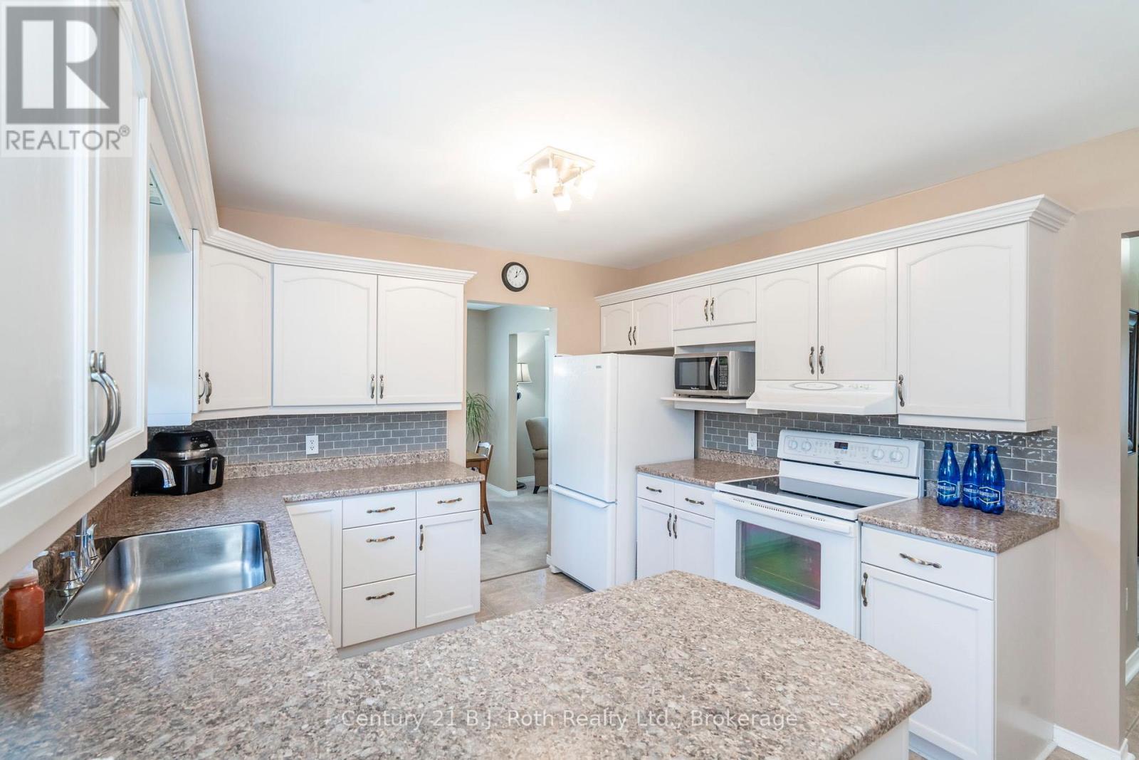 13 Archer Crescent, Springwater, Ontario  L0L 1P0 - Photo 7 - S12146730