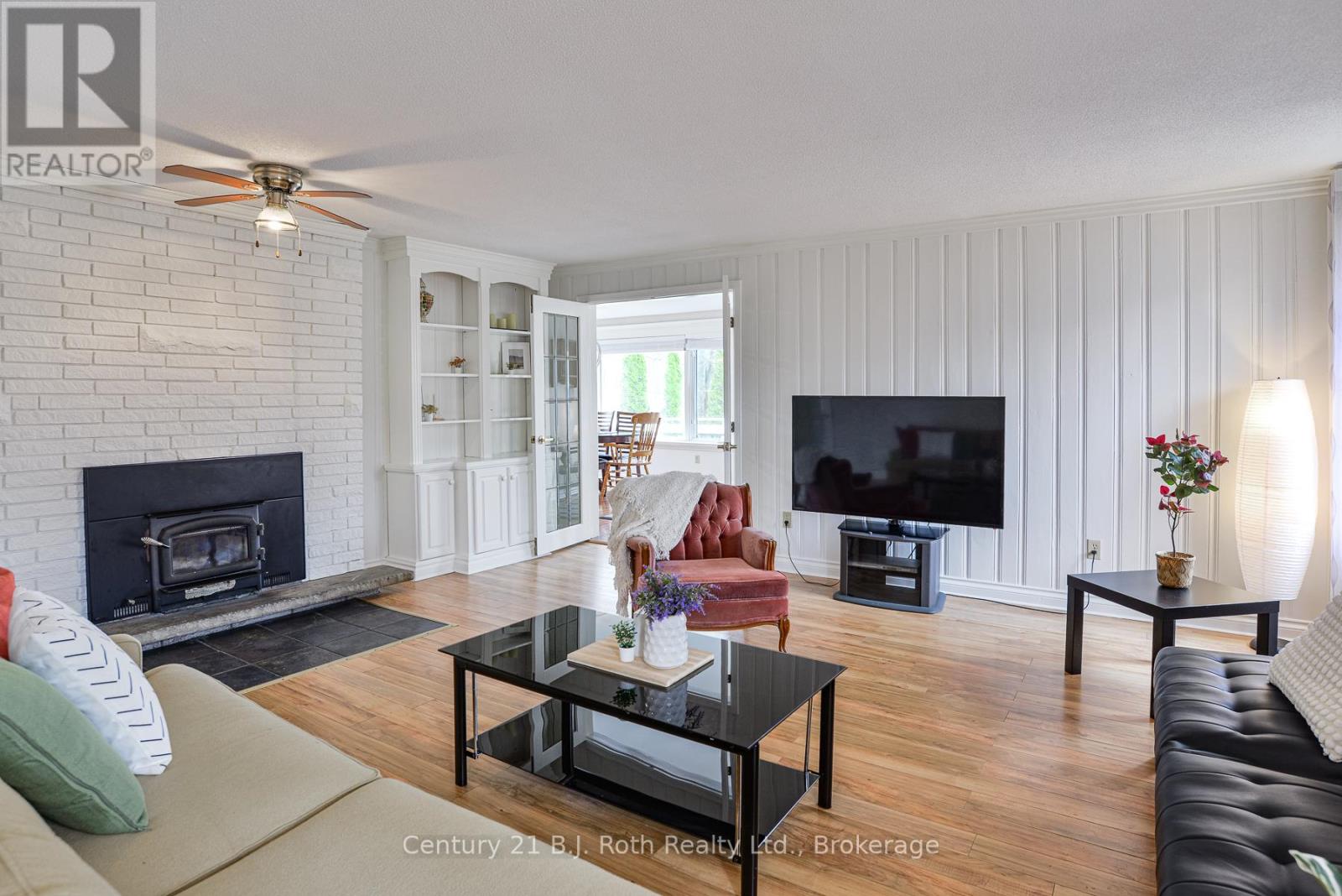 Property at 231 VICTORIA CRESCENT image 4
