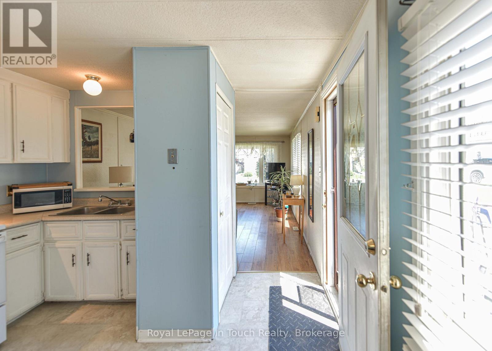 4106 Ash Crescent, Severn, Ontario  L3V 0V1 - Photo 4 - S12146879