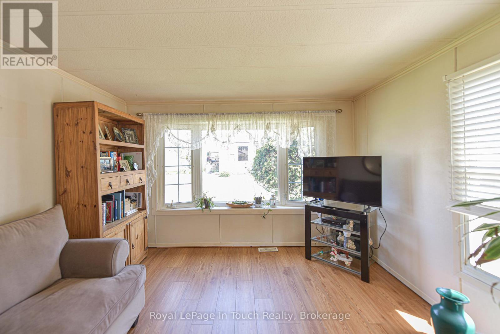 4106 Ash Crescent, Severn, Ontario  L3V 0V1 - Photo 6 - S12146879