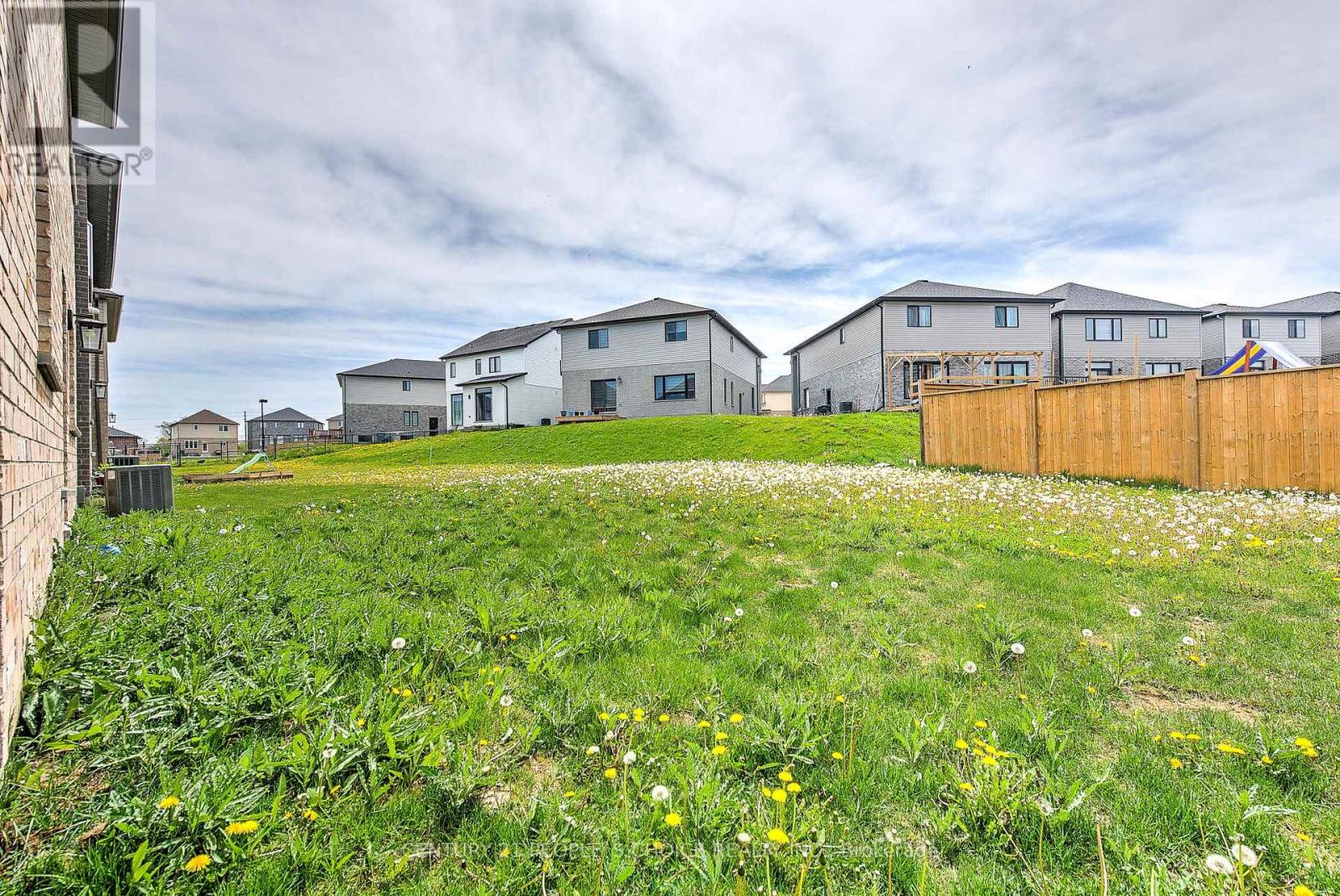 3048 Doyle Drive, London South, Ontario  N6M 0G9 - Photo 38 - X12146538