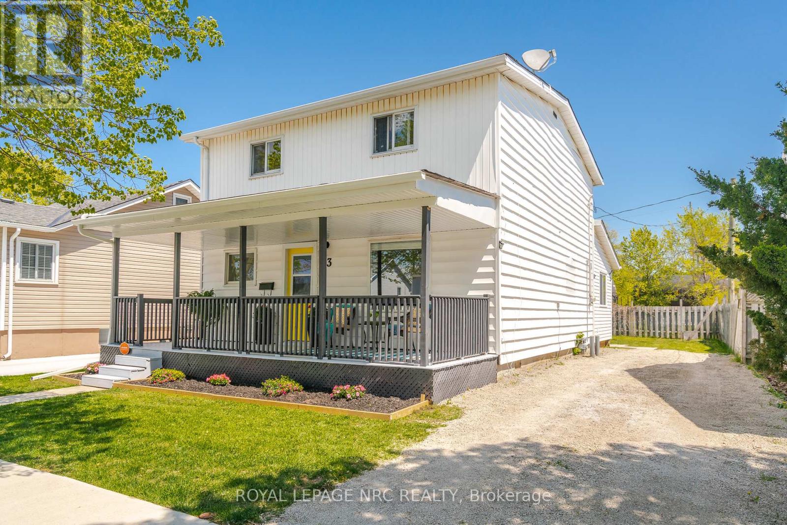 83 Nelles Road, Welland (Lincoln/crowland), Ontario  L3B 2P1 - Photo 2 - X12146738