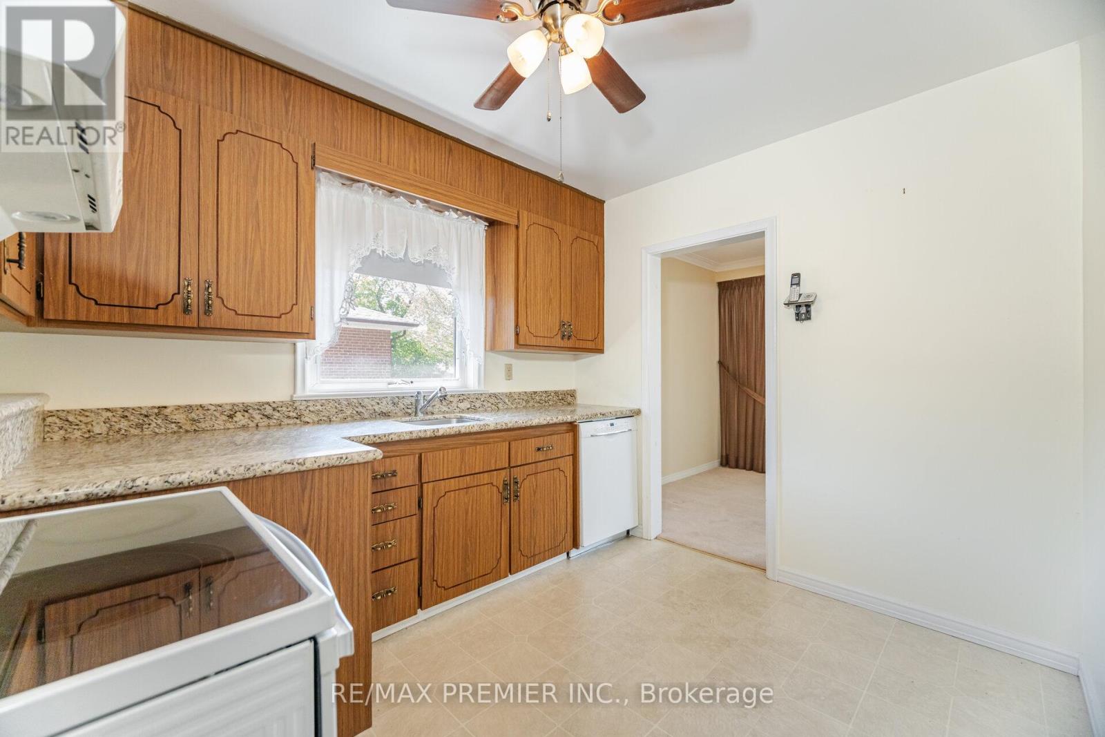32 Edgemont Drive, Brampton, Ontario  L6V 1L1 - Photo 15 - W12146615