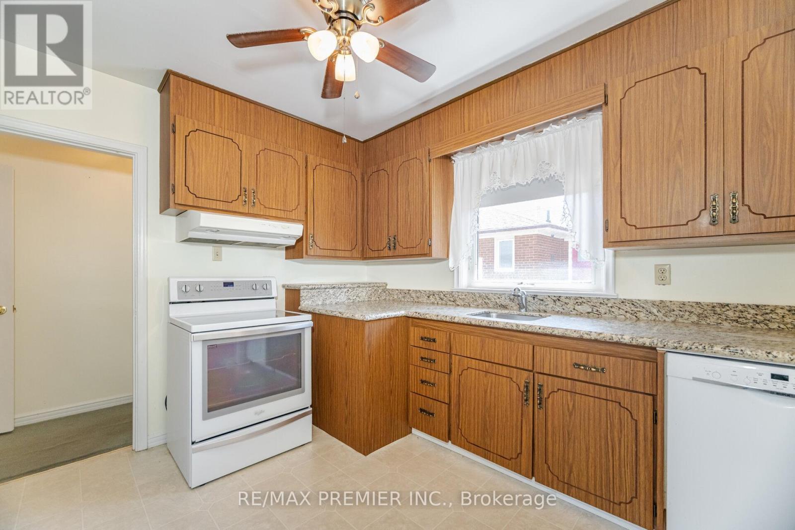 32 Edgemont Drive, Brampton, Ontario  L6V 1L1 - Photo 17 - W12146615