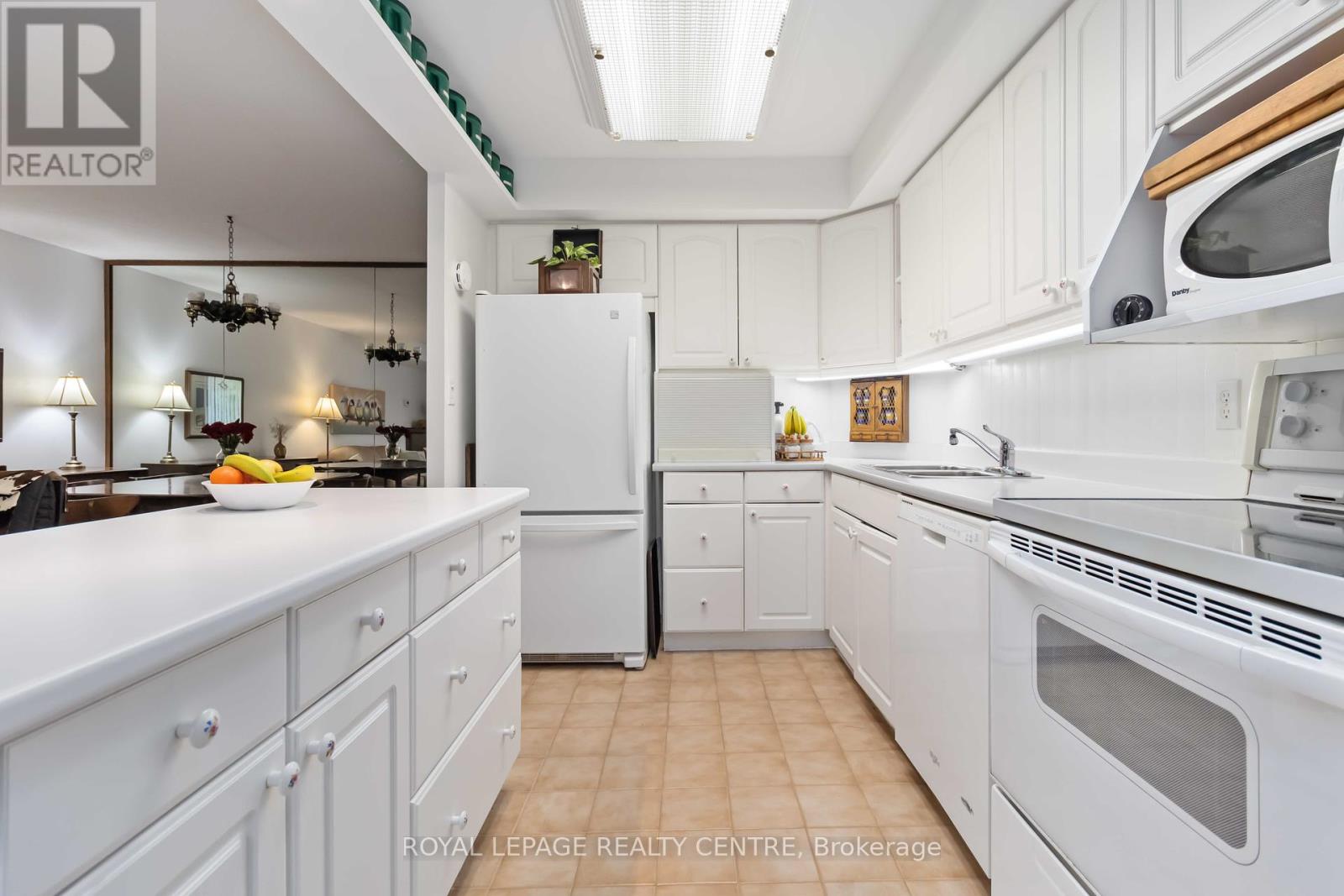 Property at 1 - 1330 MISSISSAUGA VALLEY BOULEVARD image 3
