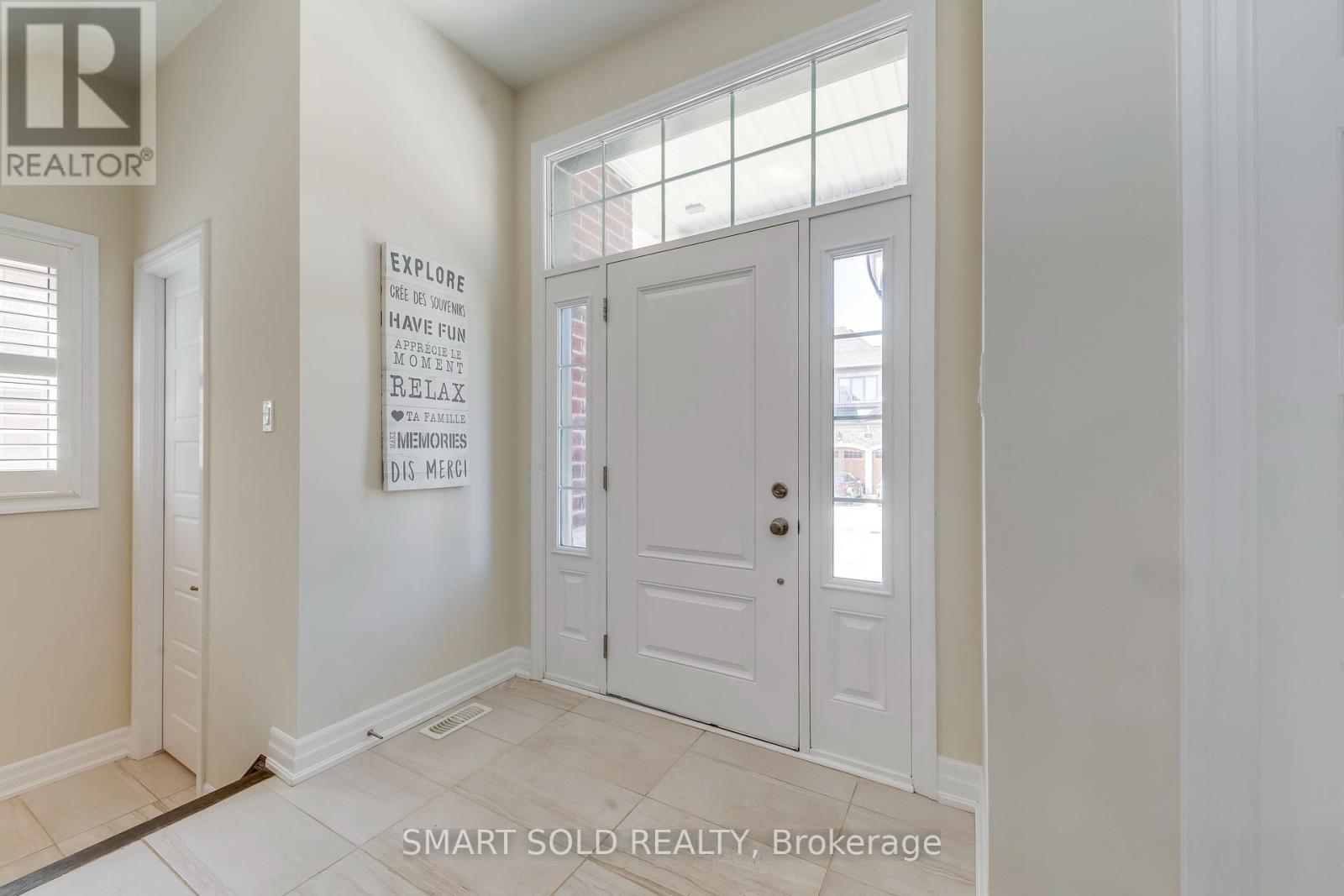 3263 Donald Mackay Street, Oakville, Ontario  L6M 0T1 - Photo 2 - W12146651