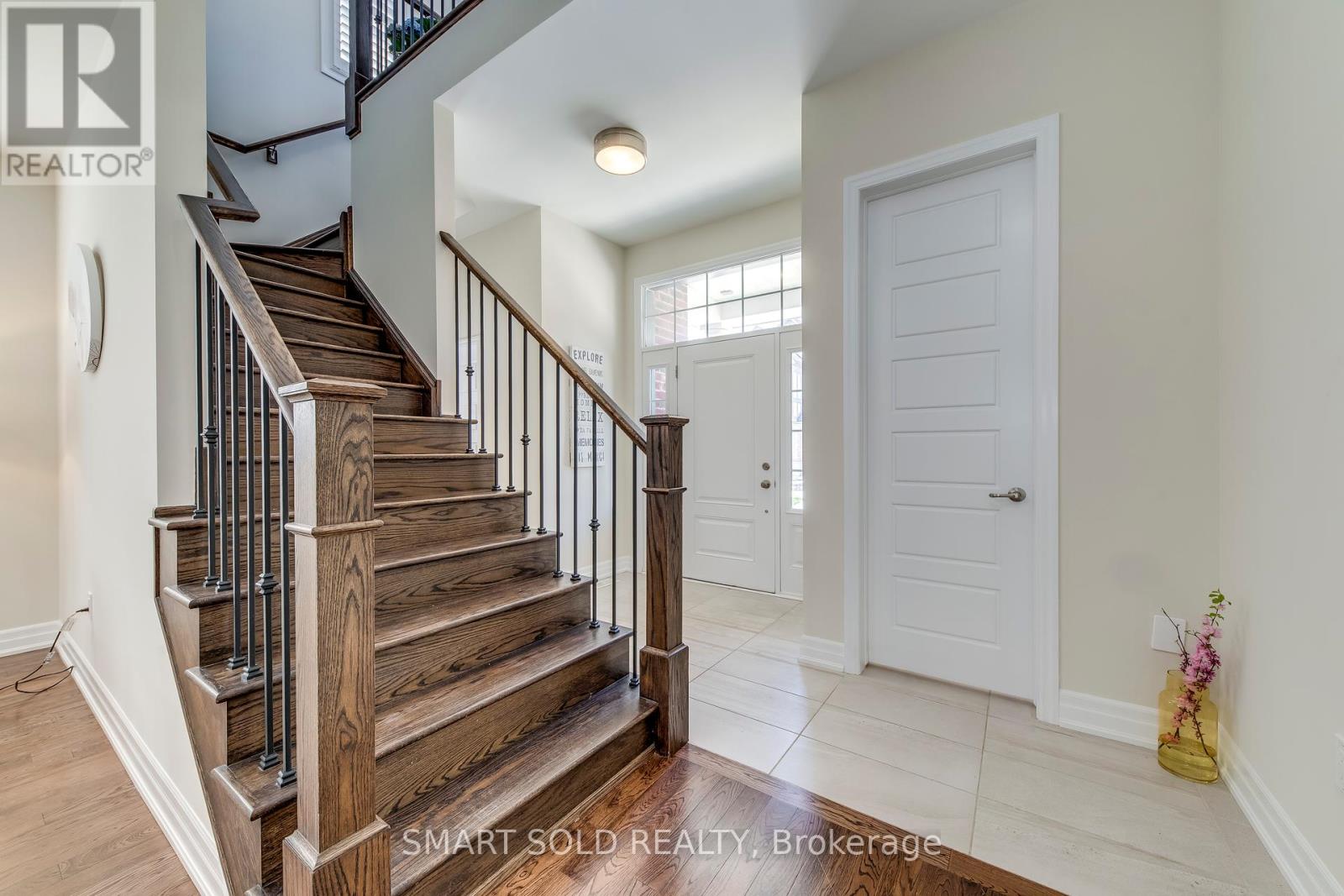 3263 Donald Mackay Street, Oakville, Ontario  L6M 0T1 - Photo 3 - W12146651