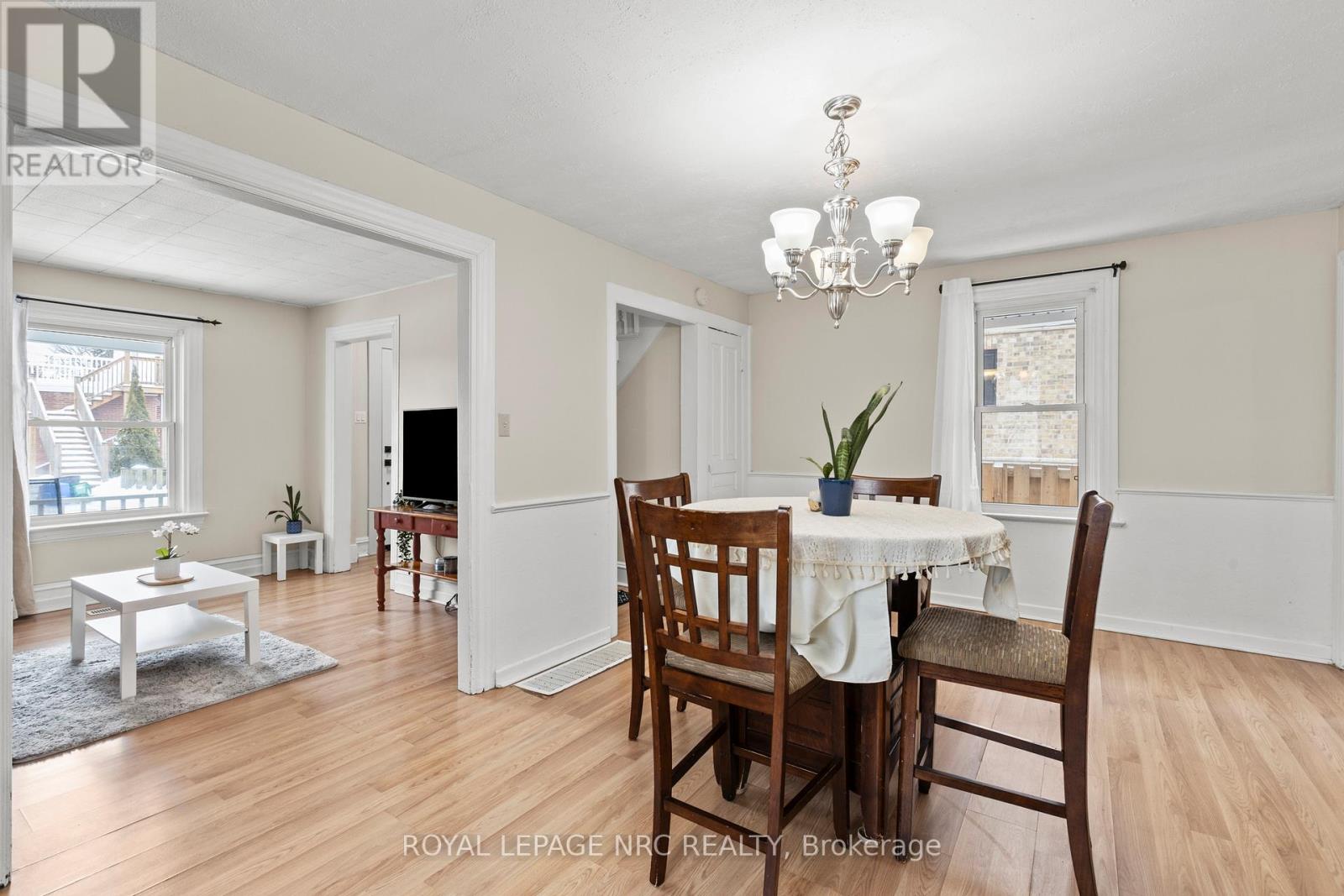 12 Elmview Street, Welland, Ontario  L3C 4K5 - Photo 18 - X12146868