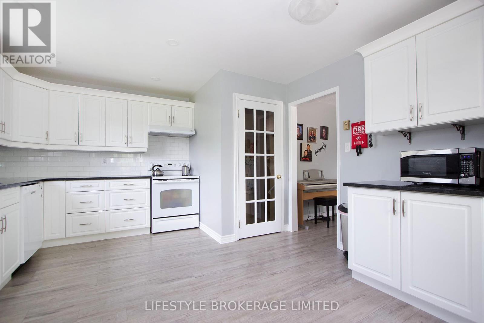 133 Robmar Crescent, Kawartha Lakes (Manilla), Ontario  K0M 2J0 - Photo 19 - X12146759