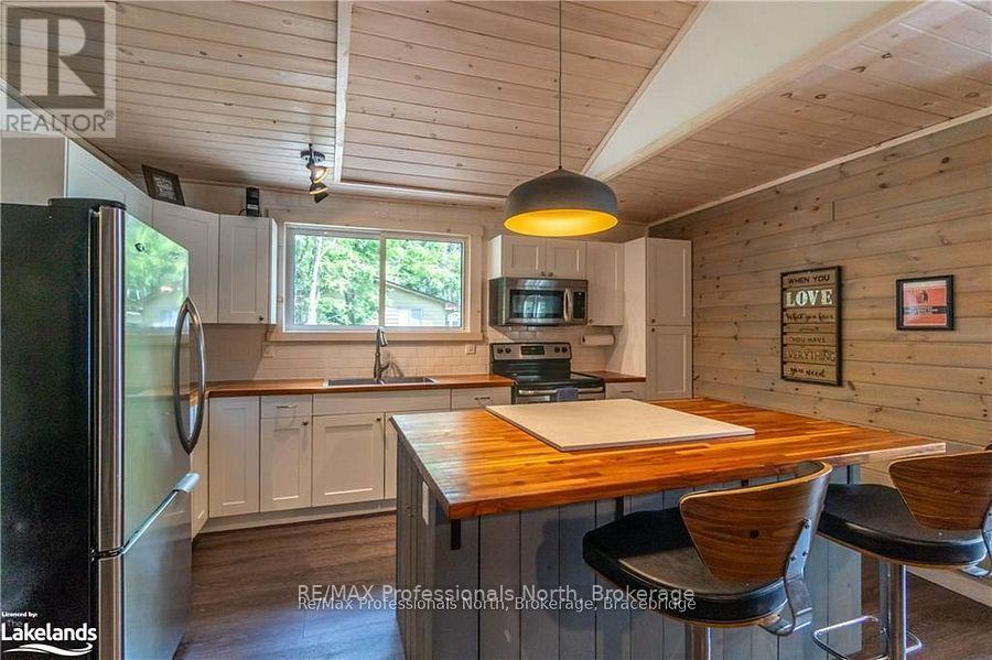1032 Lakeshore Drive S, Bracebridge, Ontario  P1L 1X3 - Photo 3 - X12146755