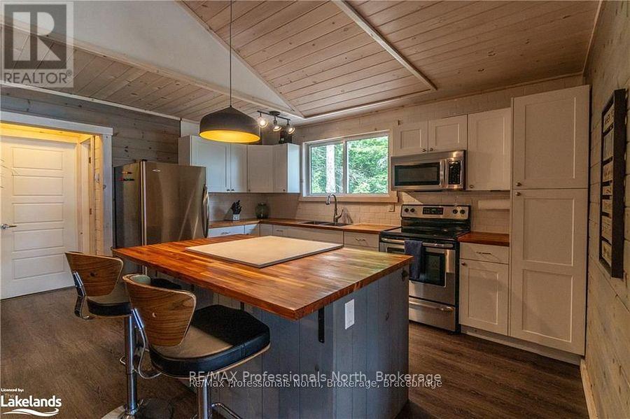 1032 Lakeshore Drive S, Bracebridge, Ontario  P1L 1X3 - Photo 4 - X12146755