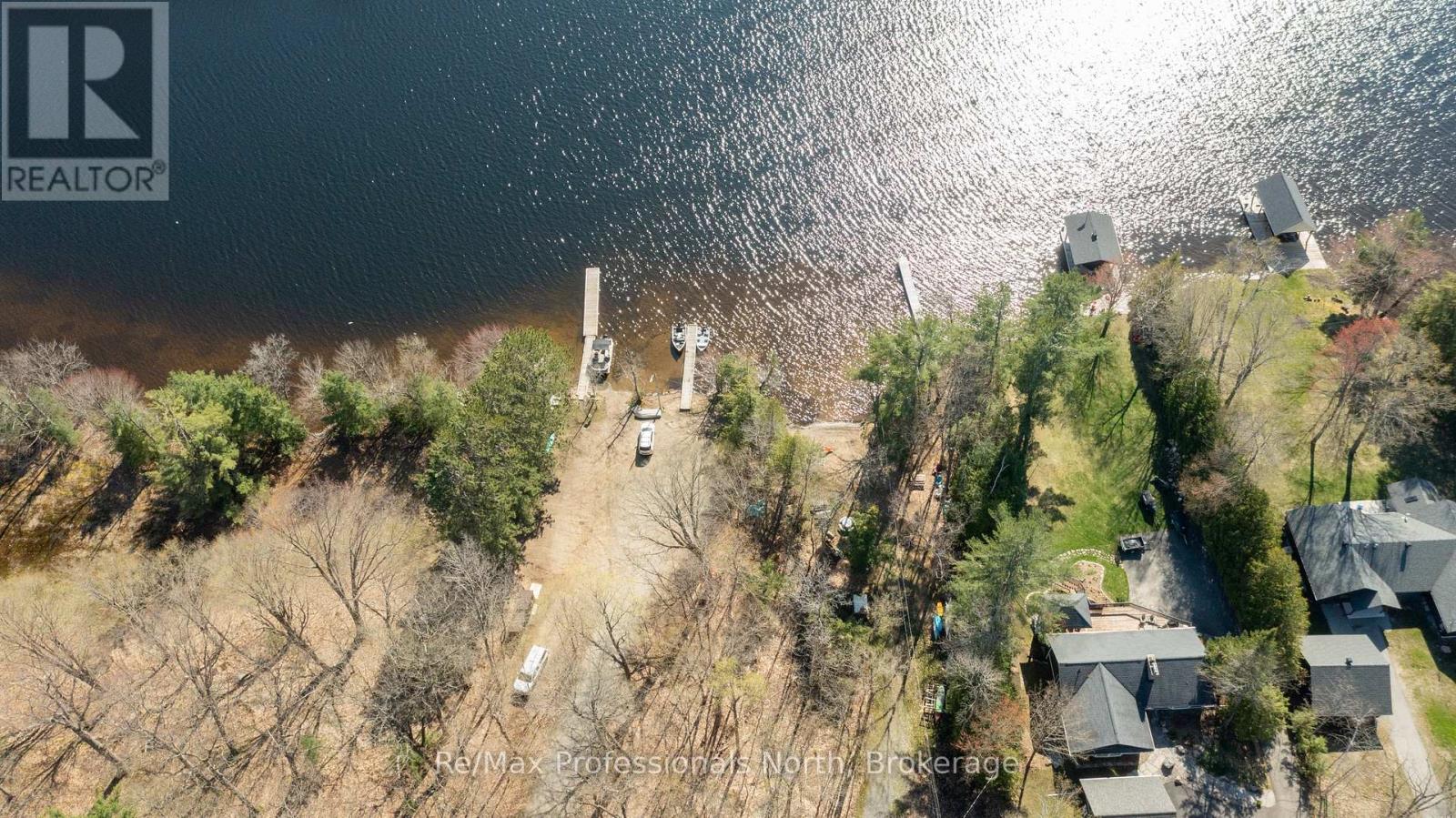 160 Robinson Avenue, Gravenhurst, Ontario  P1P 1R5 - Photo 7 - X12146850