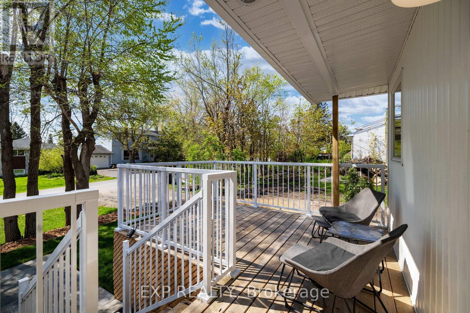 23 Harris Place, Ottawa, Ontario  K2G 2P3 - Photo 4 - X12146891