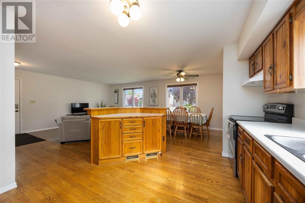 1068 Brimwood Crescent, Sarnia, Ontario  N7S 5E9 - Photo 15 - 25012030