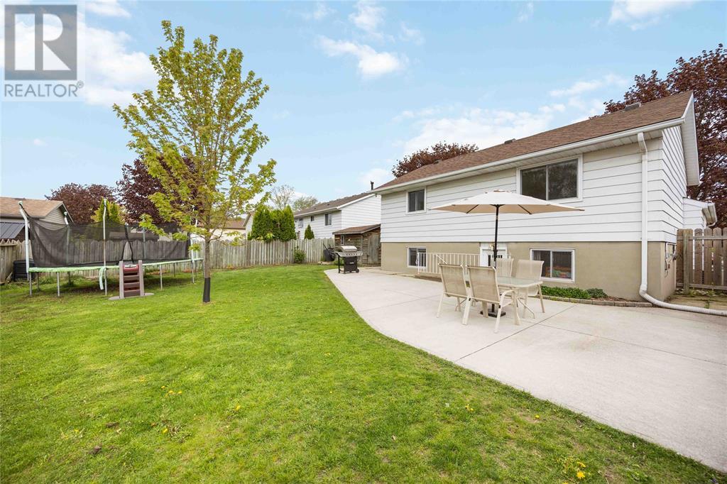 1068 Brimwood Crescent, Sarnia, Ontario  N7S 5E9 - Photo 41 - 25012030