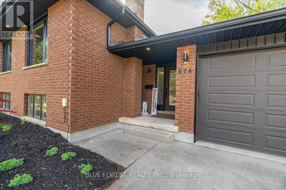 674 Lions Park Drive, Strathroy-Caradoc, Ontario  N0L 1W0 - Photo 6 - X12144577