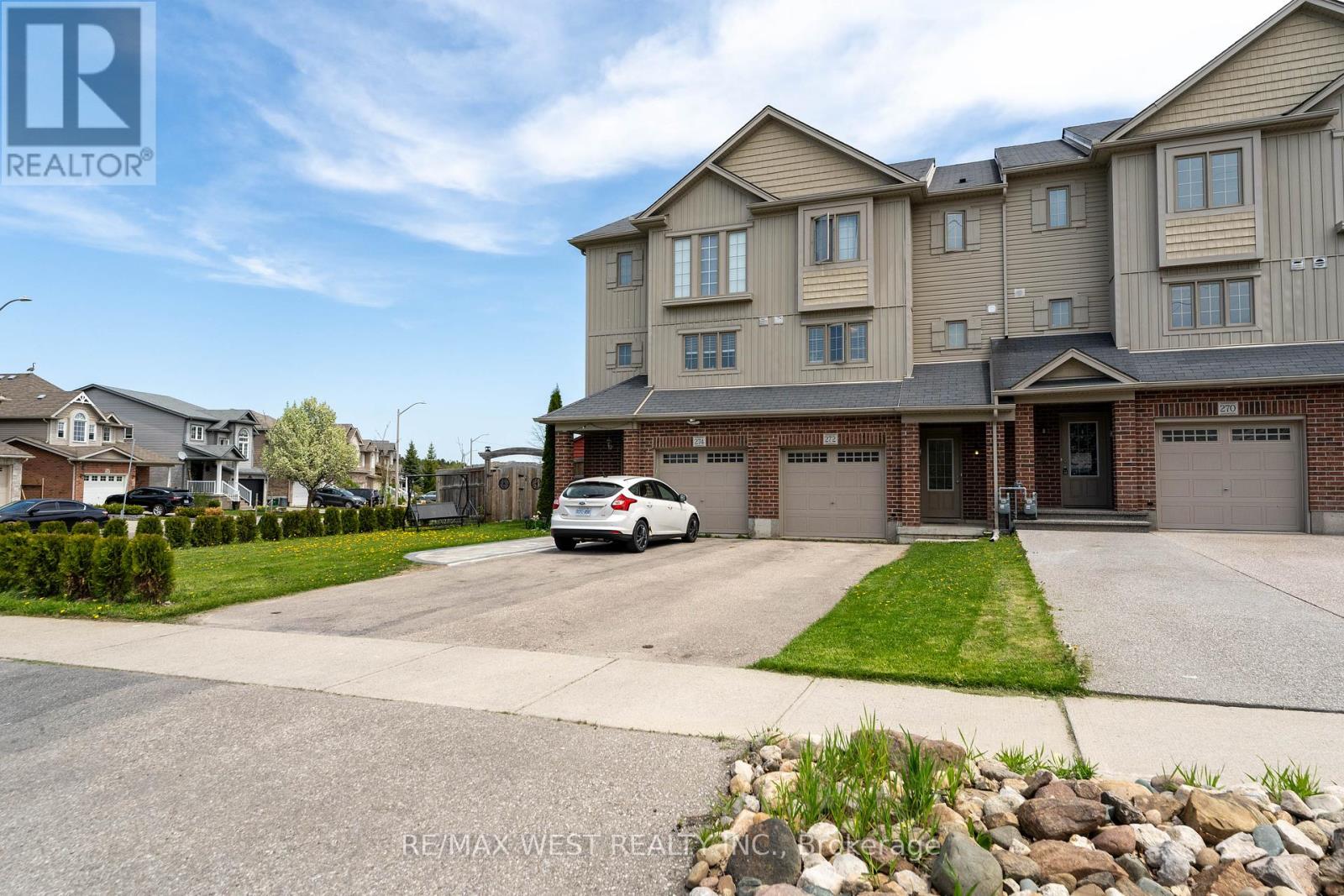272 Maitland Street, Kitchener, Ontario  N2R 1Z1 - Photo 4 - X12146577