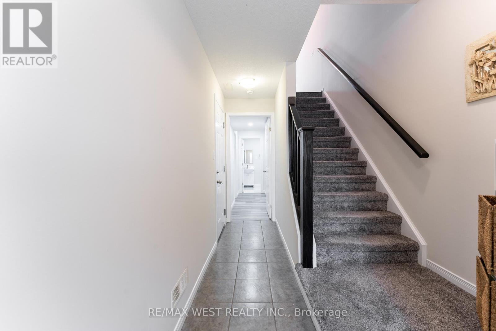 272 Maitland Street, Kitchener, Ontario  N2R 1Z1 - Photo 8 - X12146577