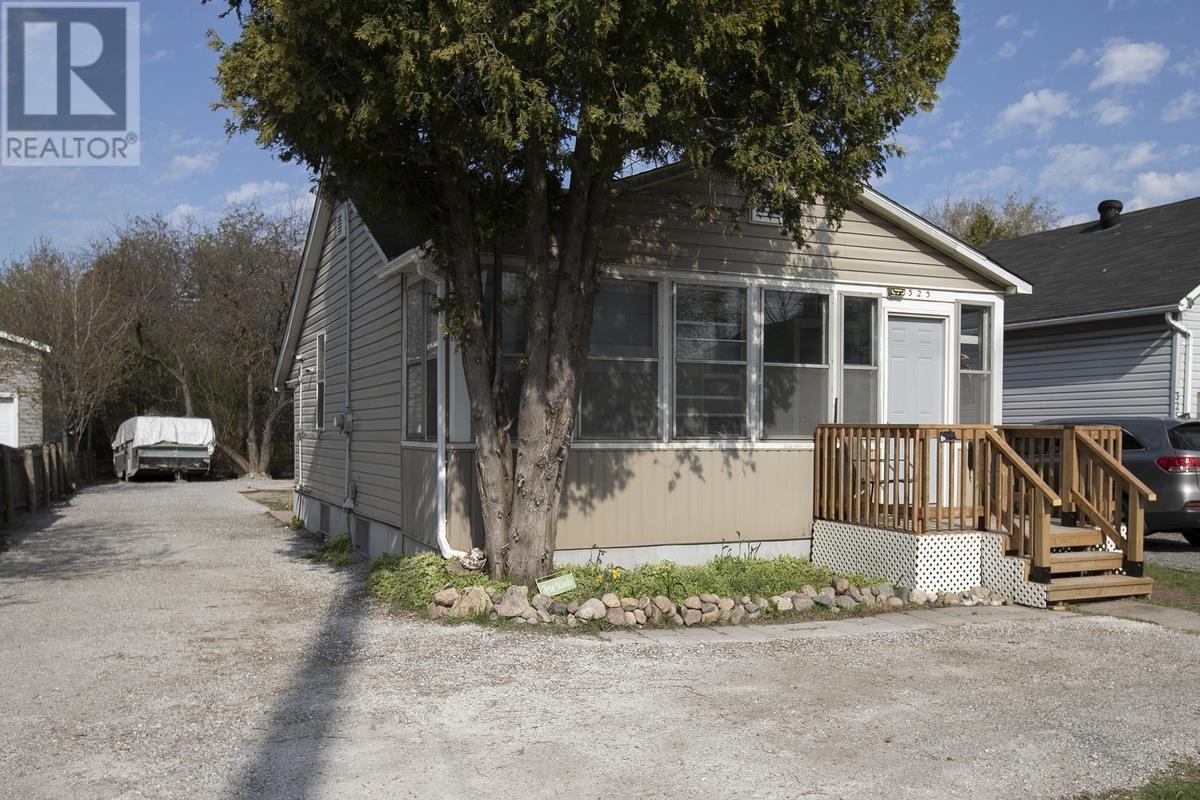 323 Farwell Ter, Sault Ste. Marie, Ontario  P6C 4B4 - Photo 3 - SM251107