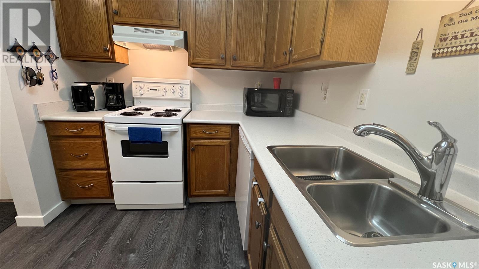 Property at 201 431 4th AVENUE N image 5