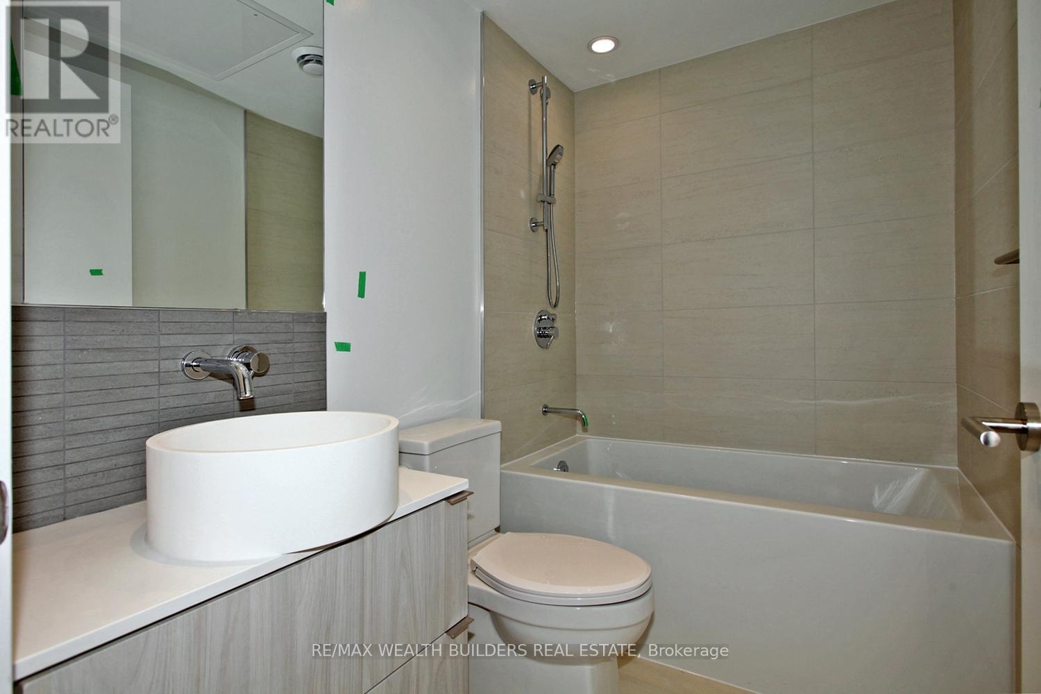 2004 - 161 Roehampton Avenue, Toronto, Ontario  M4P 1P9 - Photo 11 - C12146692