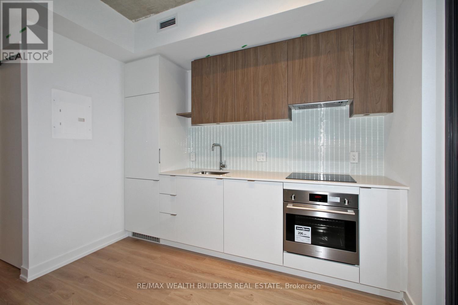 2004 - 161 Roehampton Avenue, Toronto, Ontario  M4P 1P9 - Photo 13 - C12146692