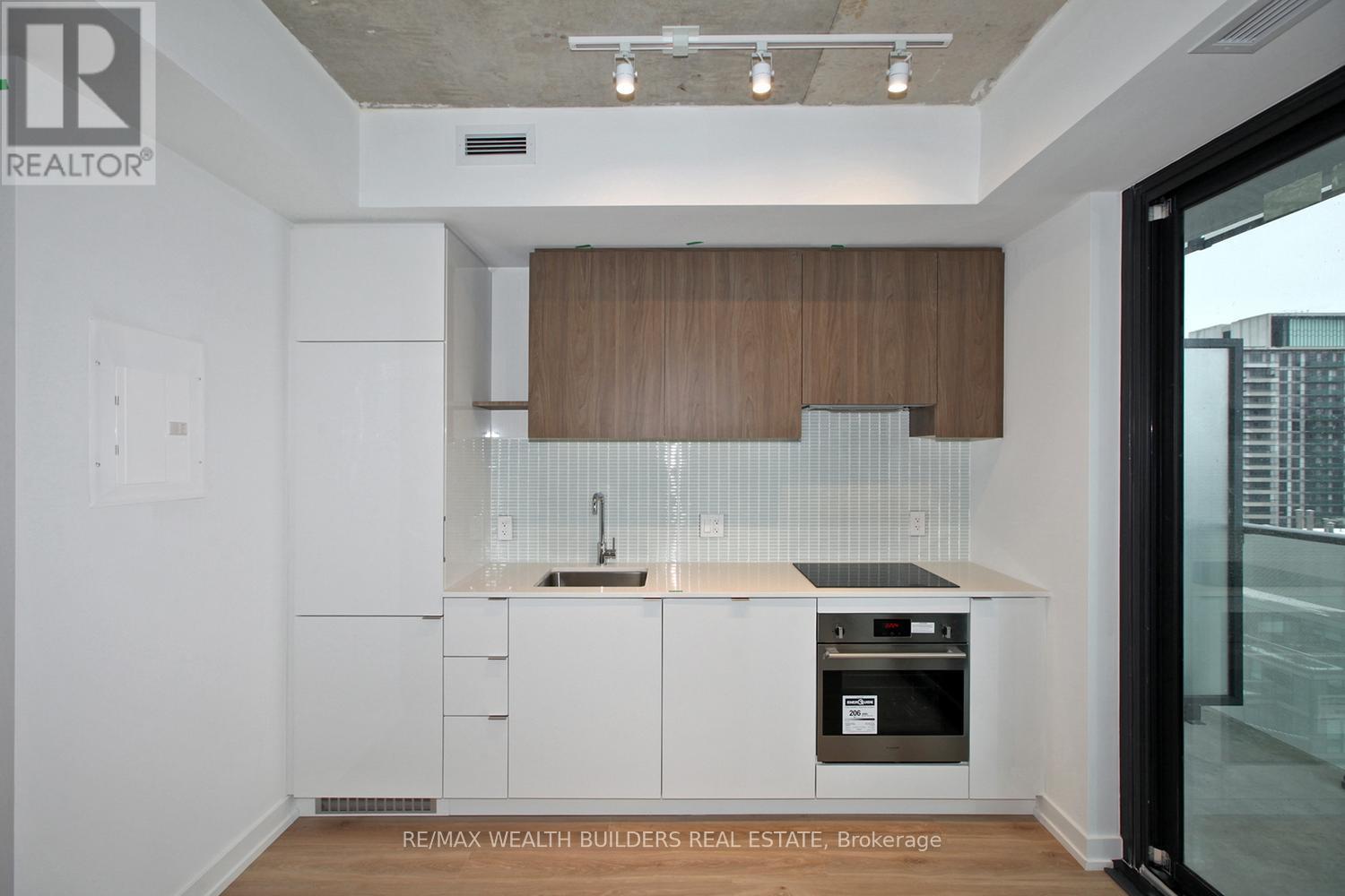 2004 - 161 Roehampton Avenue, Toronto, Ontario  M4P 1P9 - Photo 16 - C12146692
