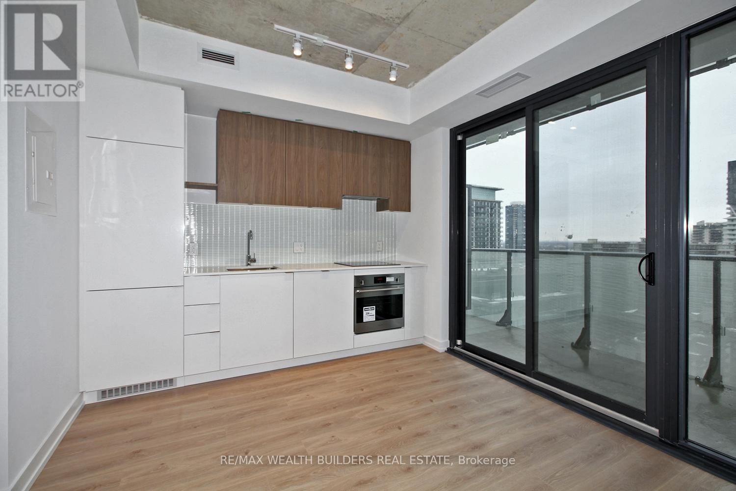 2004 - 161 Roehampton Avenue, Toronto, Ontario  M4P 1P9 - Photo 18 - C12146692
